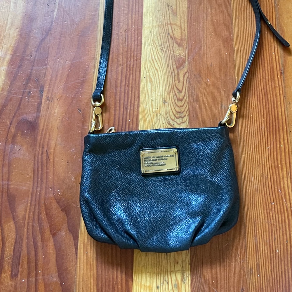 Women's Black Classic Q Percy Leather Cross-Body Bag